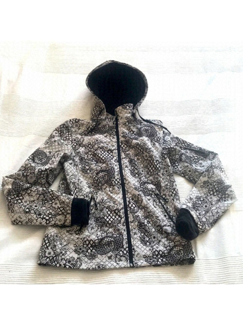 Lululemon Black White Rain Jacket Large